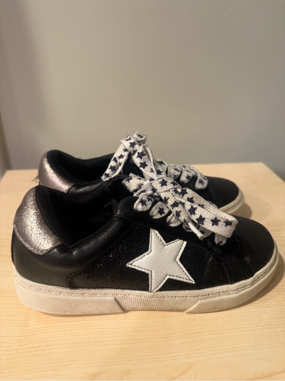 art class Black Sneakers with White Star and Silver Heel
